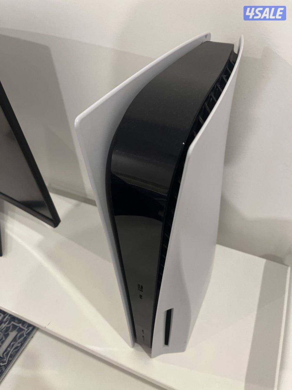 PS5 للبيع ستاندر (يبلع CD) حاله ممتازه5