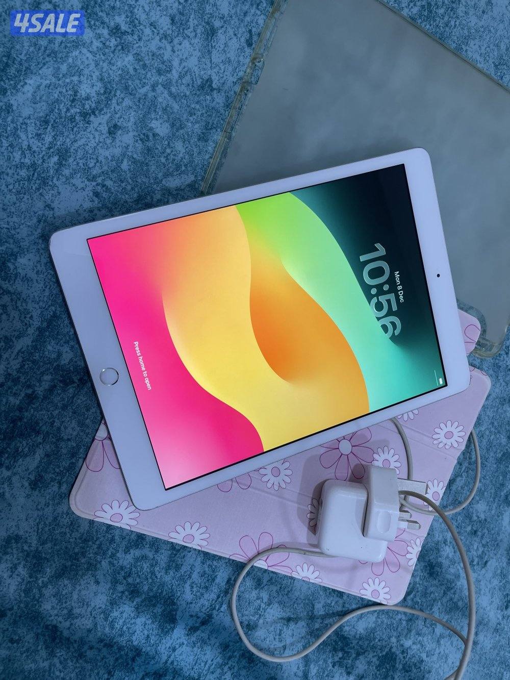 ايباد ابل 7 السابع 32 قيقا خط شريحة نظيف مو مصلح ولا شي فيه مع كفر4