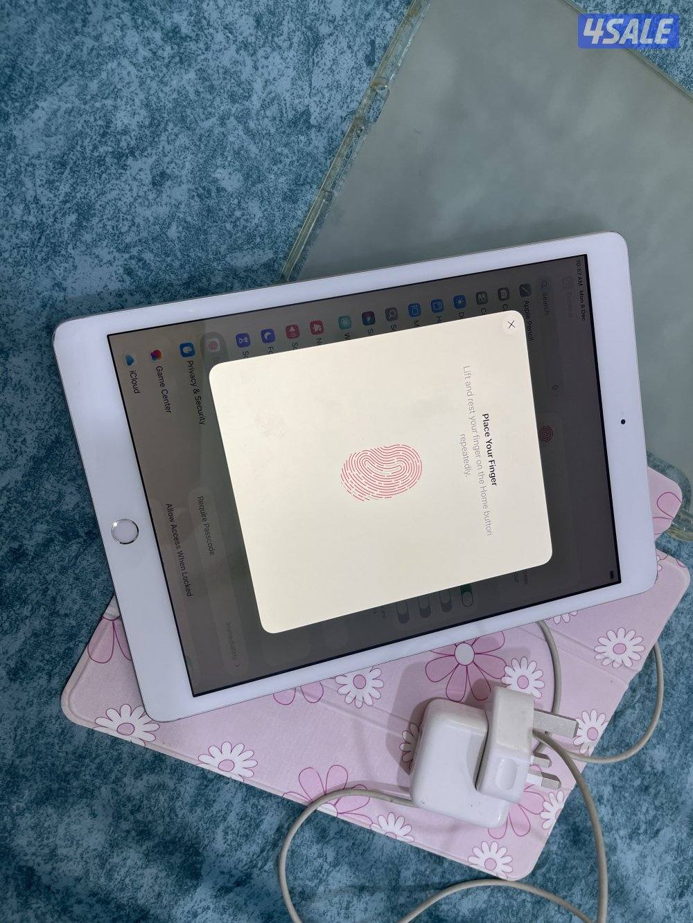 ايباد ابل 7 السابع 32 قيقا خط شريحة نظيف مو مصلح ولا شي فيه مع كفر5