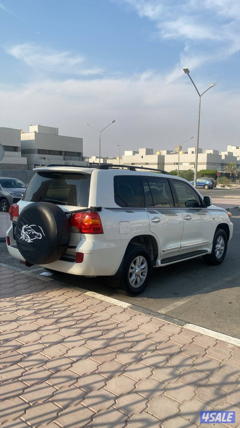 لاند صبغ الوكالة فيه قطعه فقط موديل 2010 قير عادي وارد قطر1