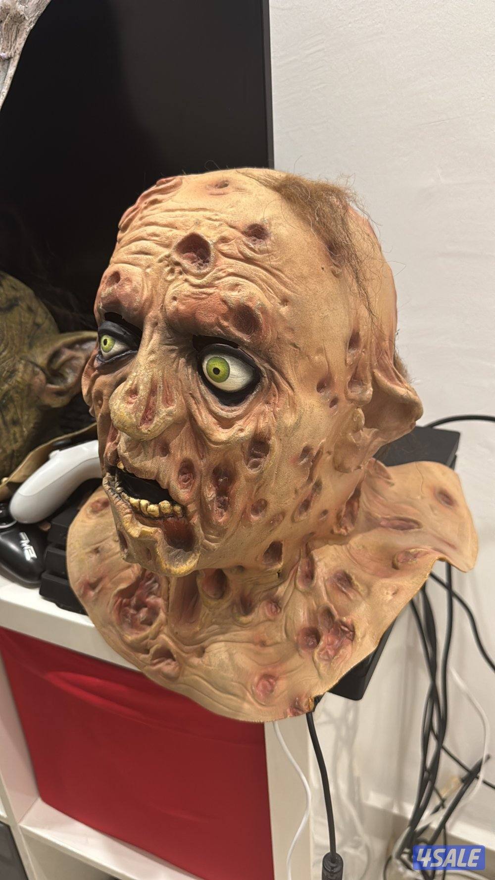 قناع بيت المسكون نسخه 2015 اصدار القناع 1970 القناع اصلي تواصل واتساب1