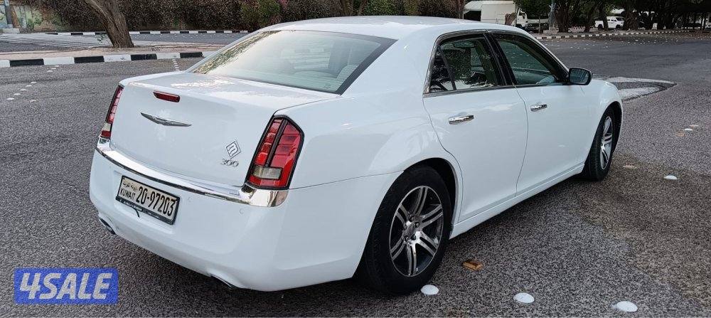 للبيع كرايسلرc300 فحص جير مكينة شاصي 8 سلندر1