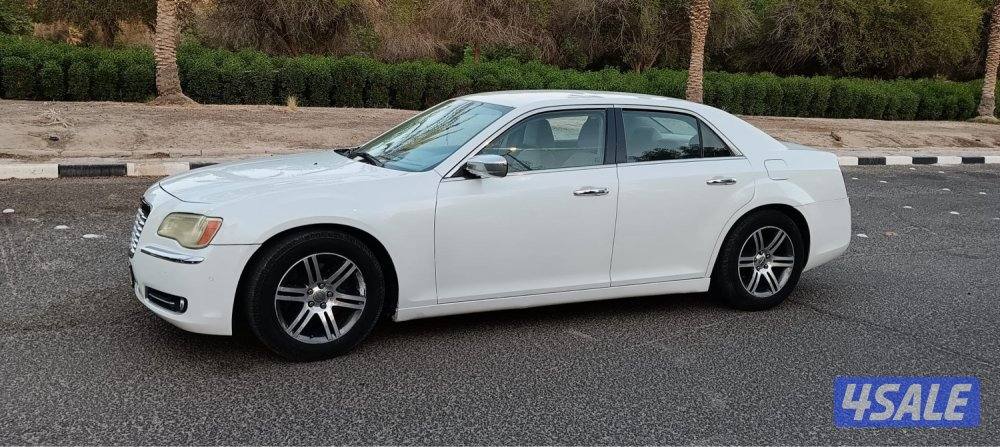 للبيع كرايسلرc300 فحص جير مكينة شاصي 8 سلندر2