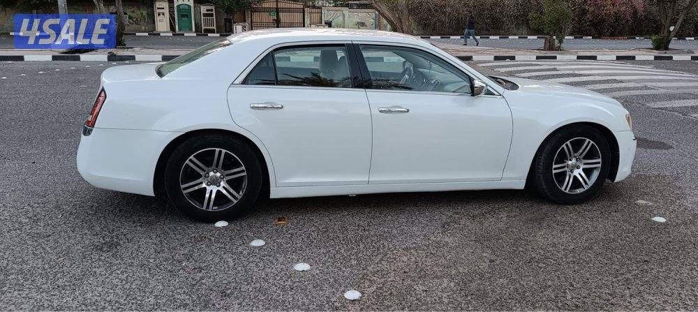 للبيع كرايسلرc300 فحص جير مكينة شاصي 8 سلندر4