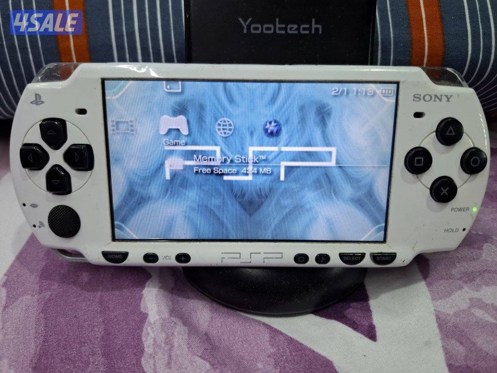 PSP SLIM P2000 WHITE/BLACK COLOR 4GB SD CARD 35GAMES0
