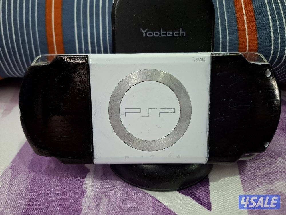 PSP SLIM P2000 WHITE/BLACK COLOR 4GB SD CARD 35GAMES1