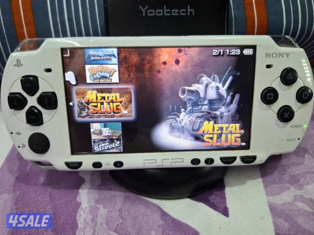 PSP SLIM P2000 WHITE/BLACK COLOR 4GB SD CARD 35GAMES4