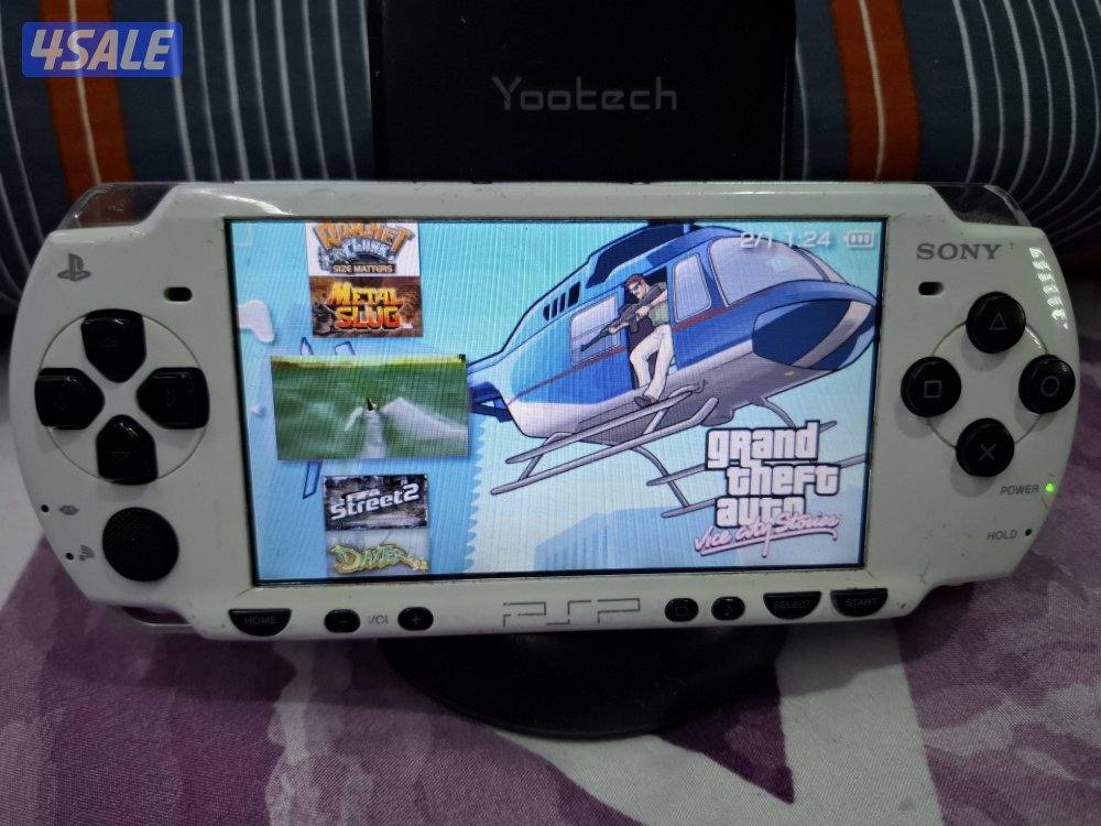 PSP SLIM P2000 WHITE/BLACK COLOR 4GB SD CARD 35GAMES3