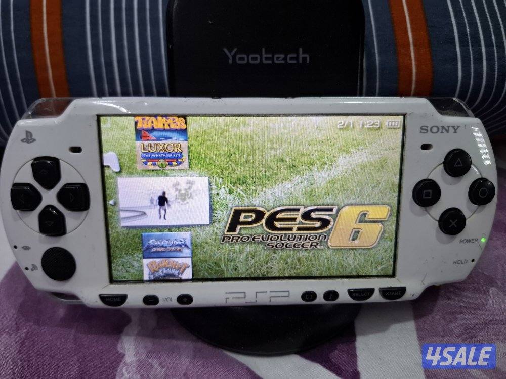 PSP SLIM P2000 WHITE/BLACK COLOR 4GB SD CARD 35GAMES5