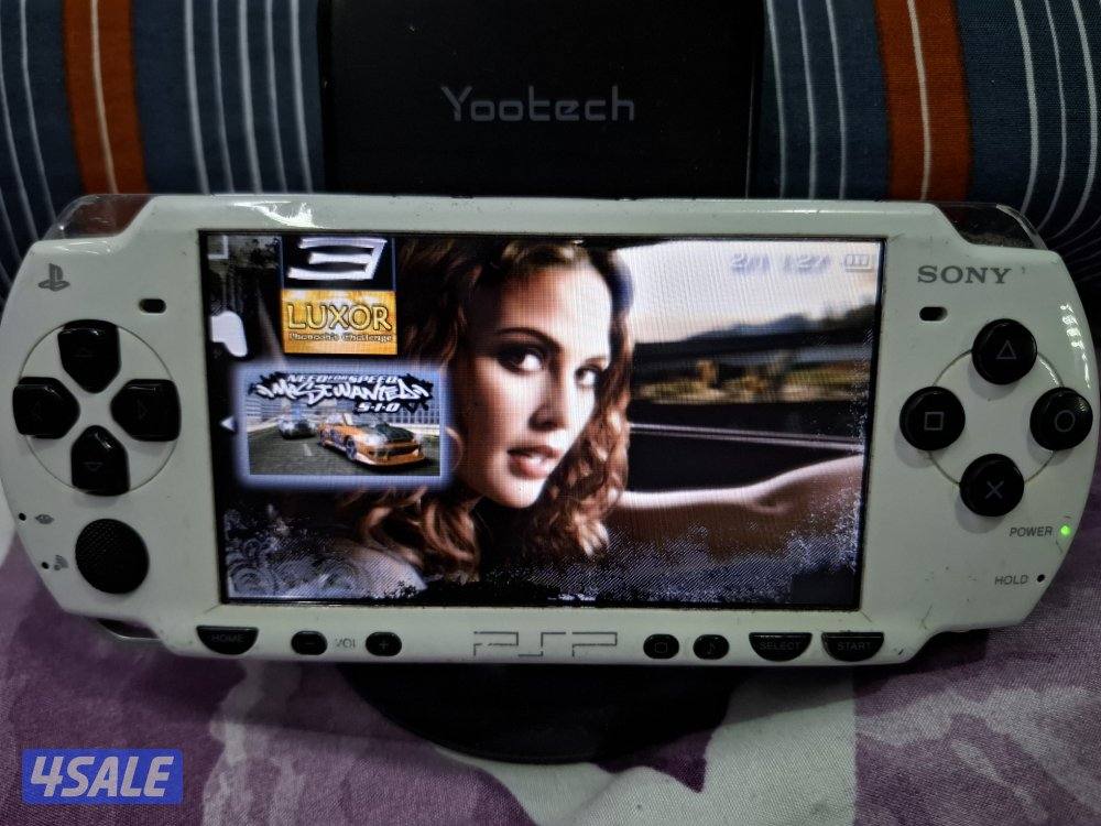 PSP SLIM P2000 WHITE/BLACK COLOR 4GB SD CARD 35GAMES10