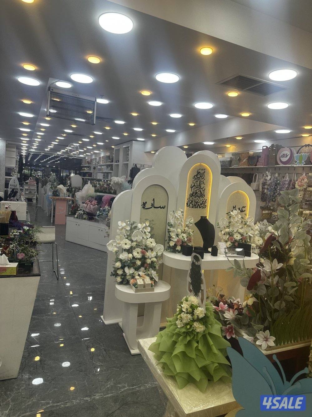 للبيع مشروع كامل معرض ورد وهداياسوق مركزي + مصنع خشبيات واكريليك1