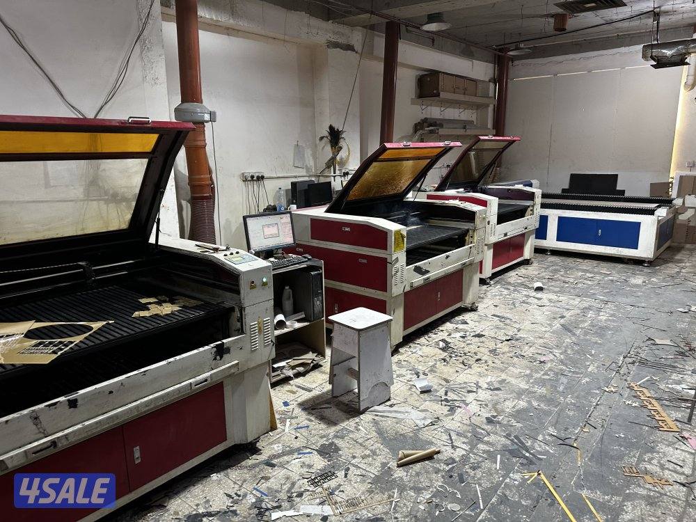 للبيع مشروع كامل معرض ورد وهداياسوق مركزي + مصنع خشبيات واكريليك2