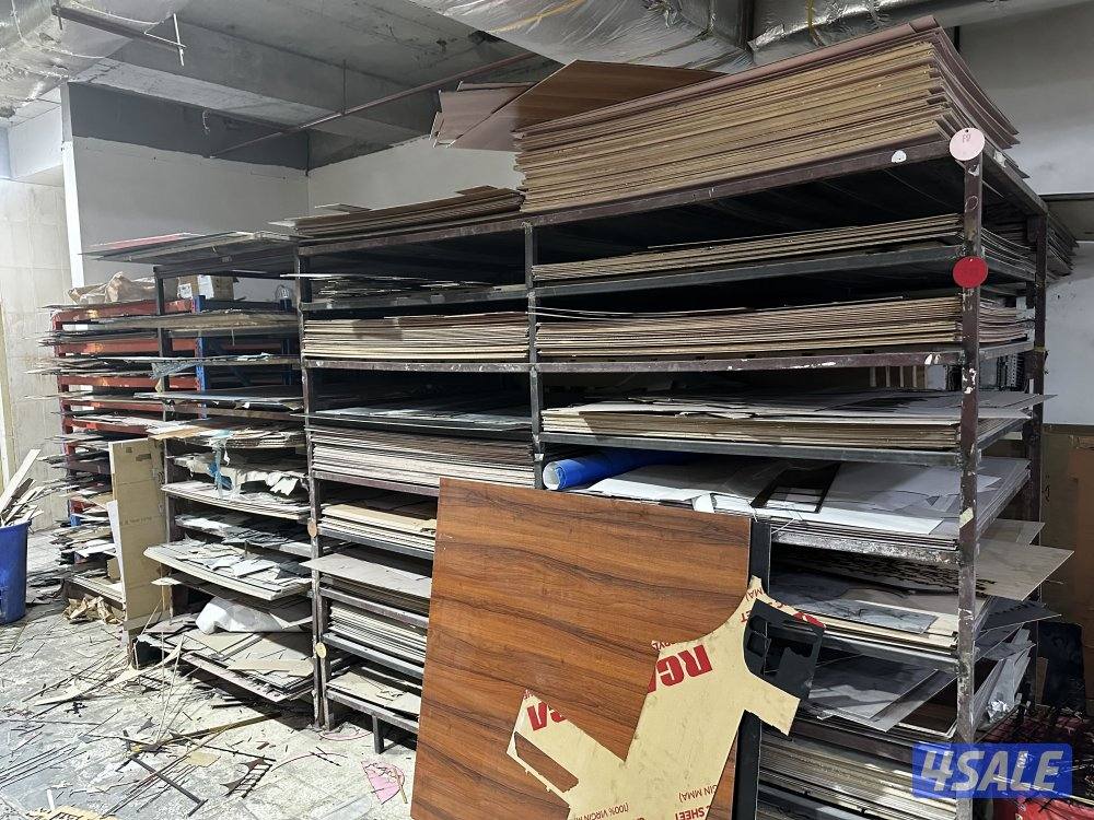 للبيع مشروع كامل معرض ورد وهداياسوق مركزي + مصنع خشبيات واكريليك3