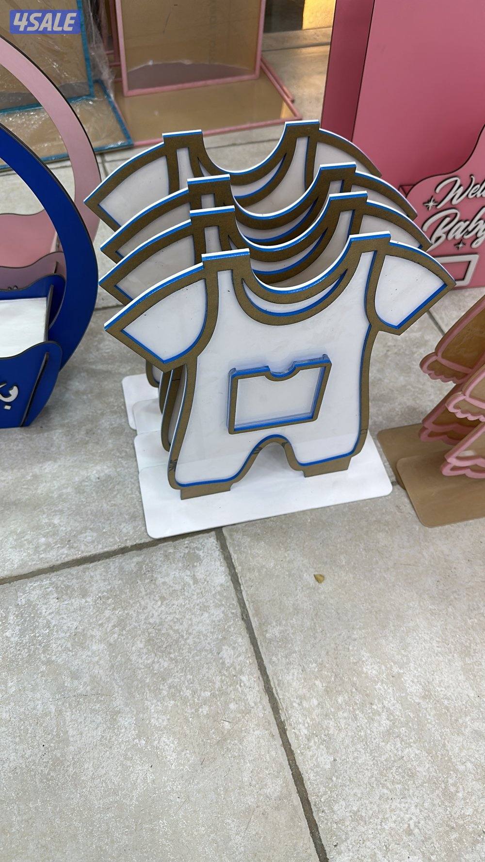 للبيع مشروع كامل معرض ورد وهداياسوق مركزي + مصنع خشبيات واكريليك7