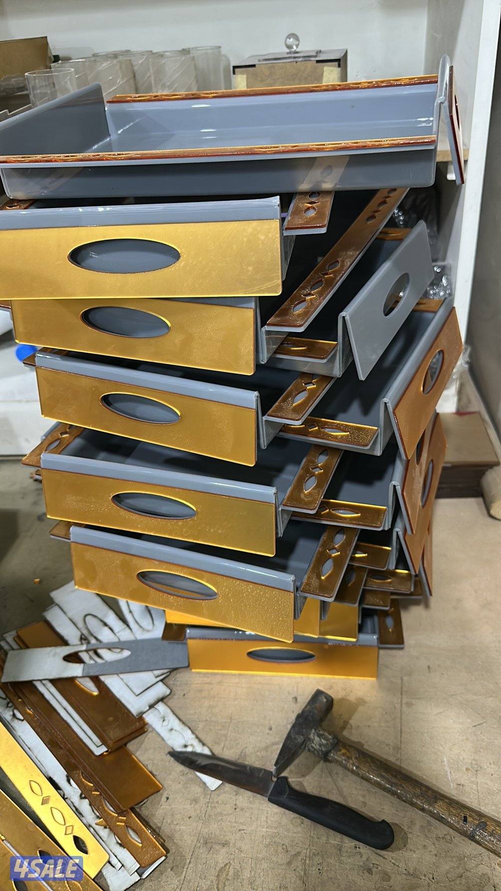 للبيع مشروع كامل معرض ورد وهداياسوق مركزي + مصنع خشبيات واكريليك13