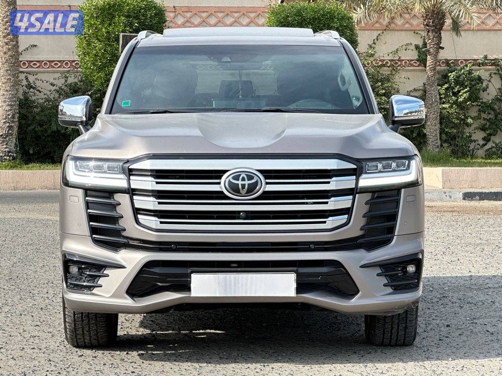 للبيع لاند كروز VXR/2023 ممشى 15 الف حالة نادرة0