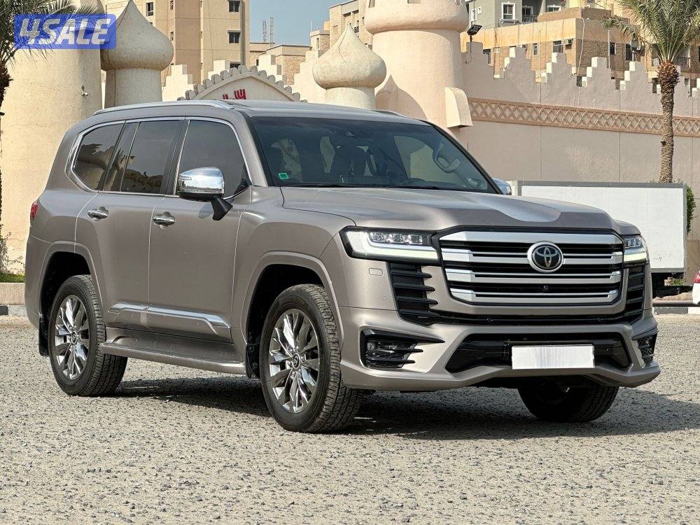 للبيع لاند كروز VXR/2023 ممشى 15 الف حالة نادرة1