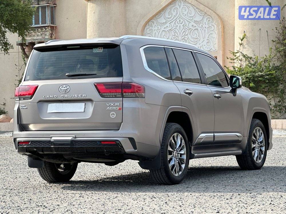 للبيع لاند كروز VXR/2023 ممشى 15 الف حالة نادرة2