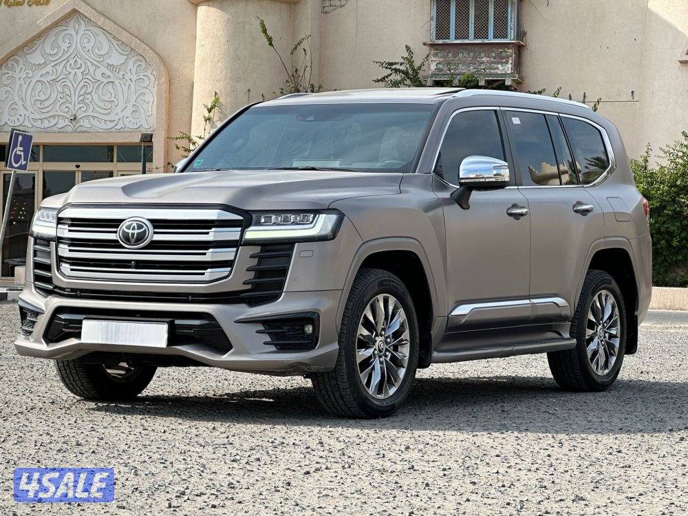 للبيع لاند كروز VXR/2023 ممشى 15 الف حالة نادرة5