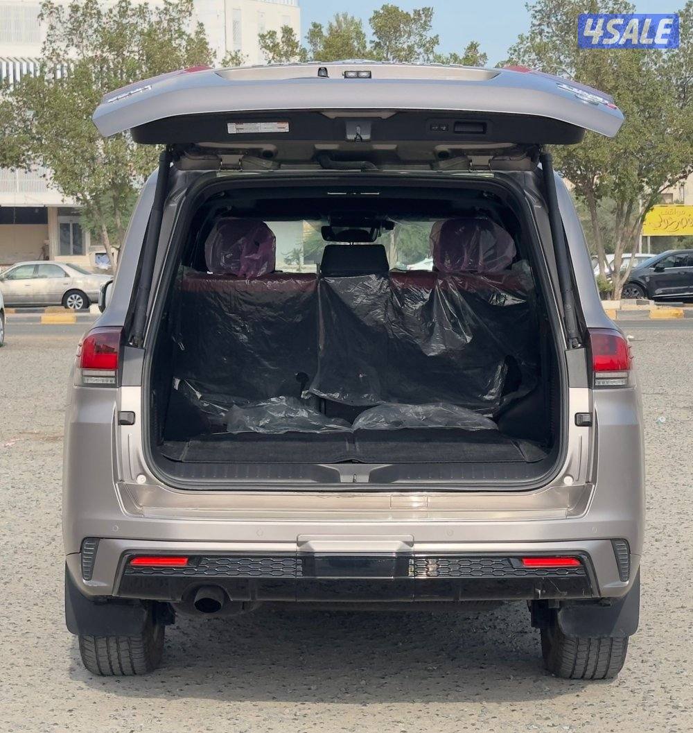 للبيع لاند كروز VXR/2023 ممشى 15 الف حالة نادرة6