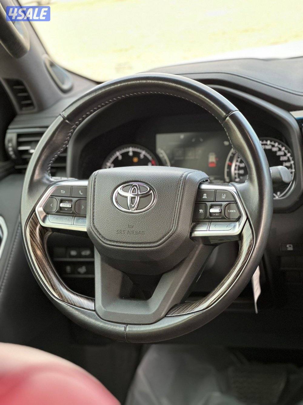 للبيع لاند كروز VXR/2023 ممشى 15 الف حالة نادرة10