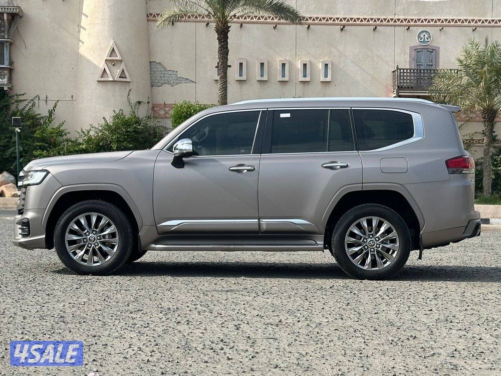 للبيع لاند كروز VXR/2023 ممشى 15 الف حالة نادرة11