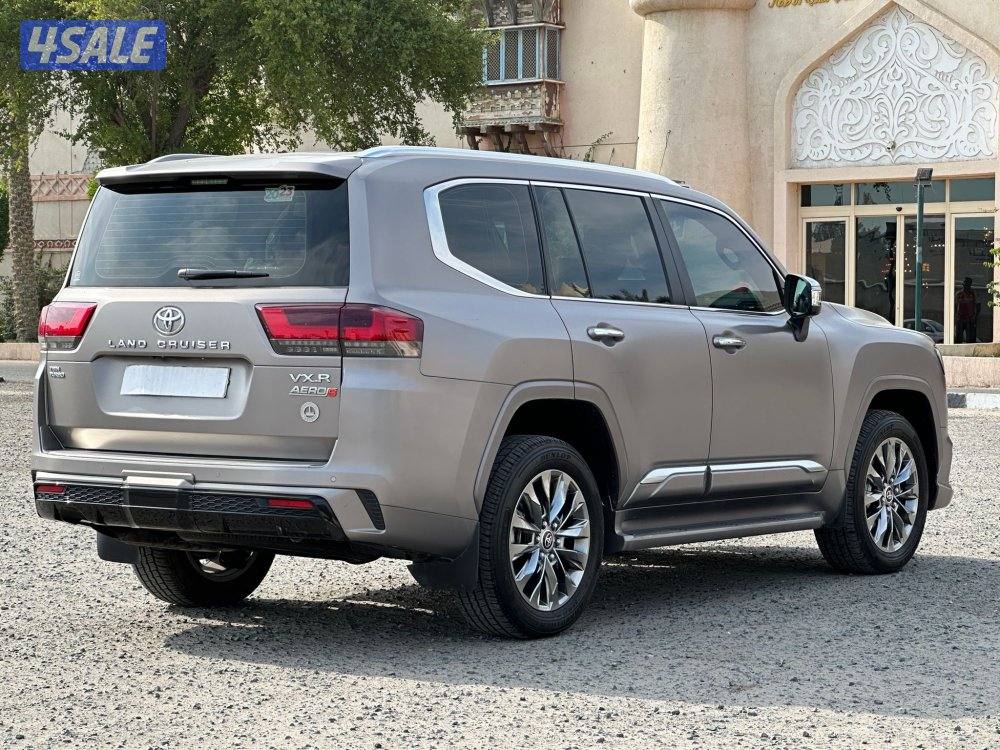 للبيع لاند كروز VXR/2023 ممشى 15 الف حالة نادرة14