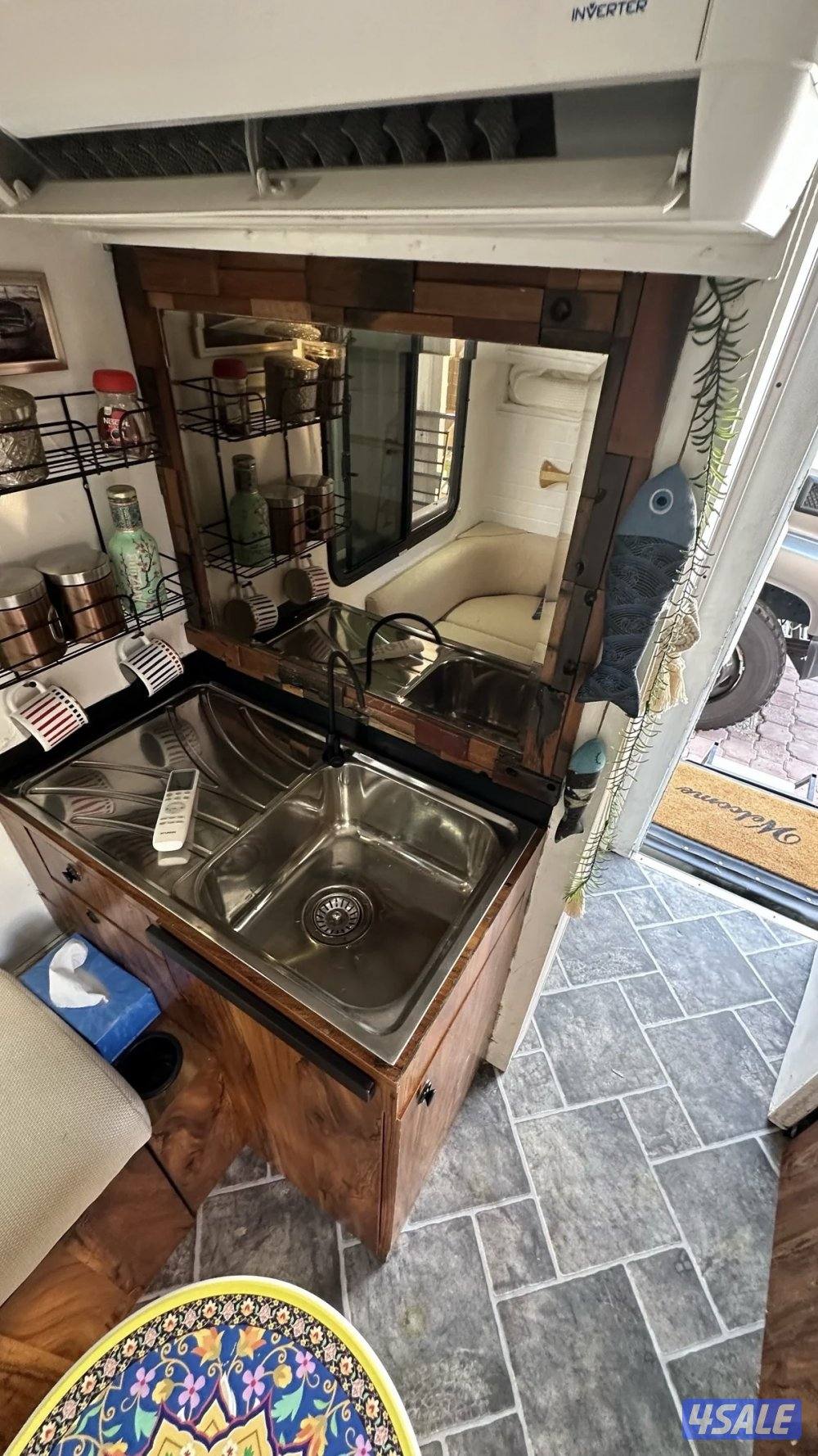 للبيع كامبر مع وانيت فورد 25012