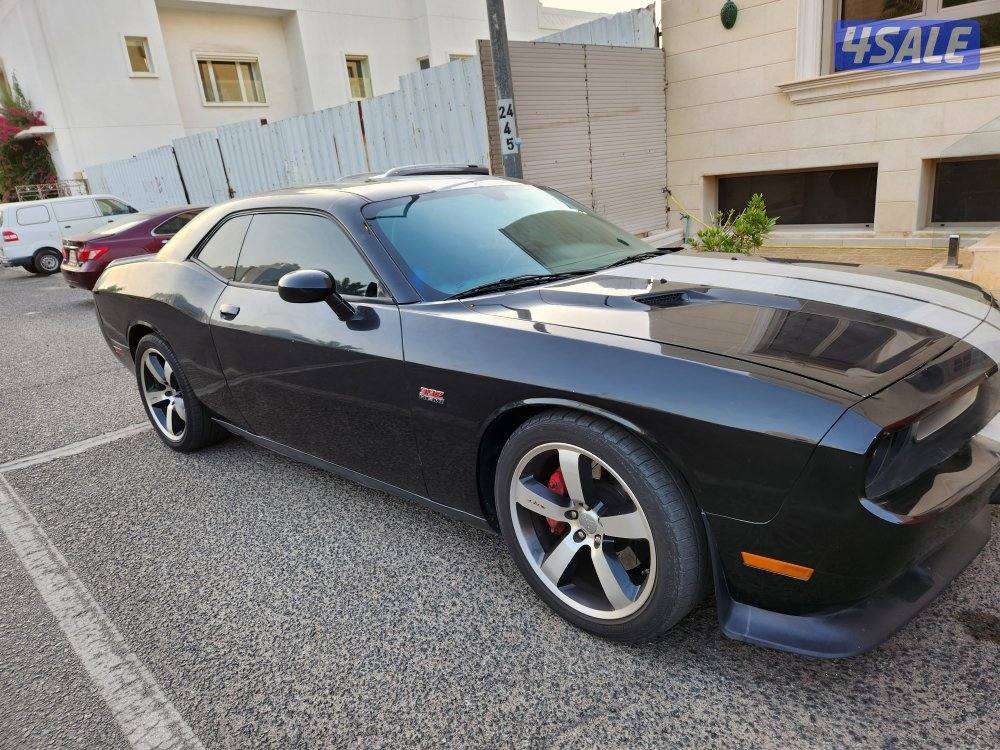 للبيع تشالنجر srt8 6.4 ماشي 2351