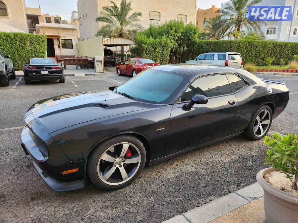 للبيع تشالنجر srt8 6.4 ماشي 2353