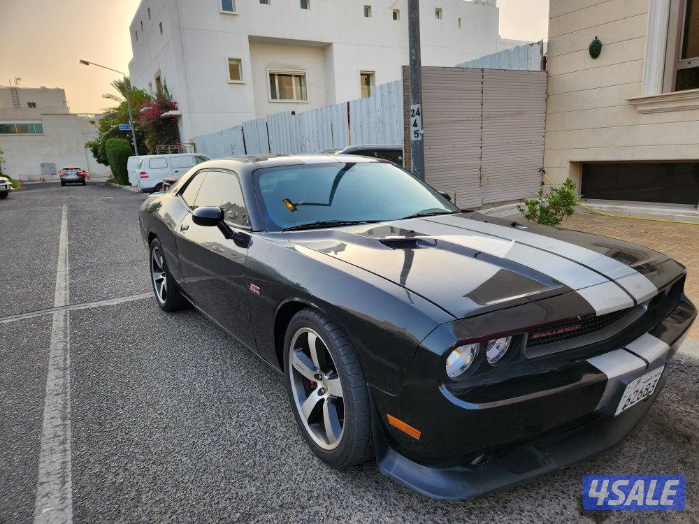 للبيع تشالنجر srt8 6.4 ماشي 2354