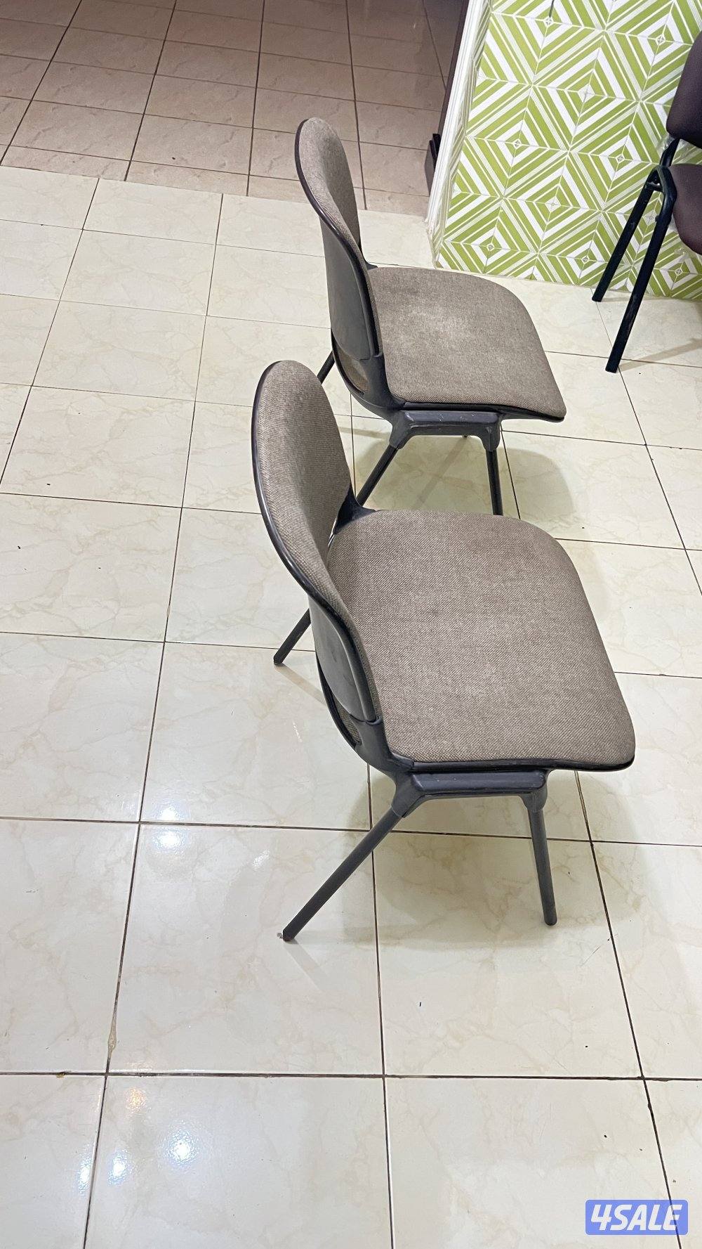 للبيع ٣ كراسي الحاله ممتازه جداً وكرسي طوالي1