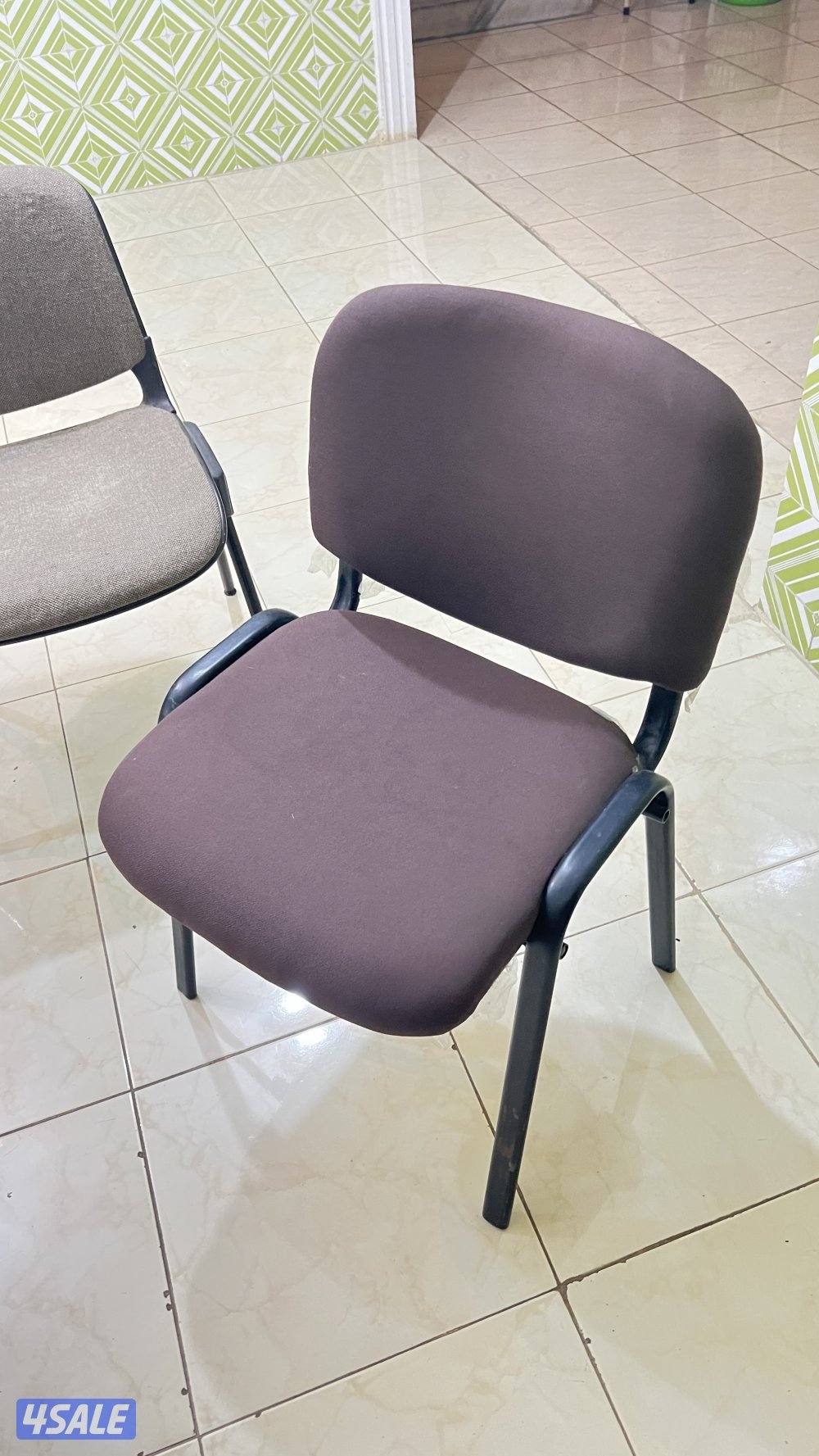 للبيع ٣ كراسي الحاله ممتازه جداً وكرسي طوالي2