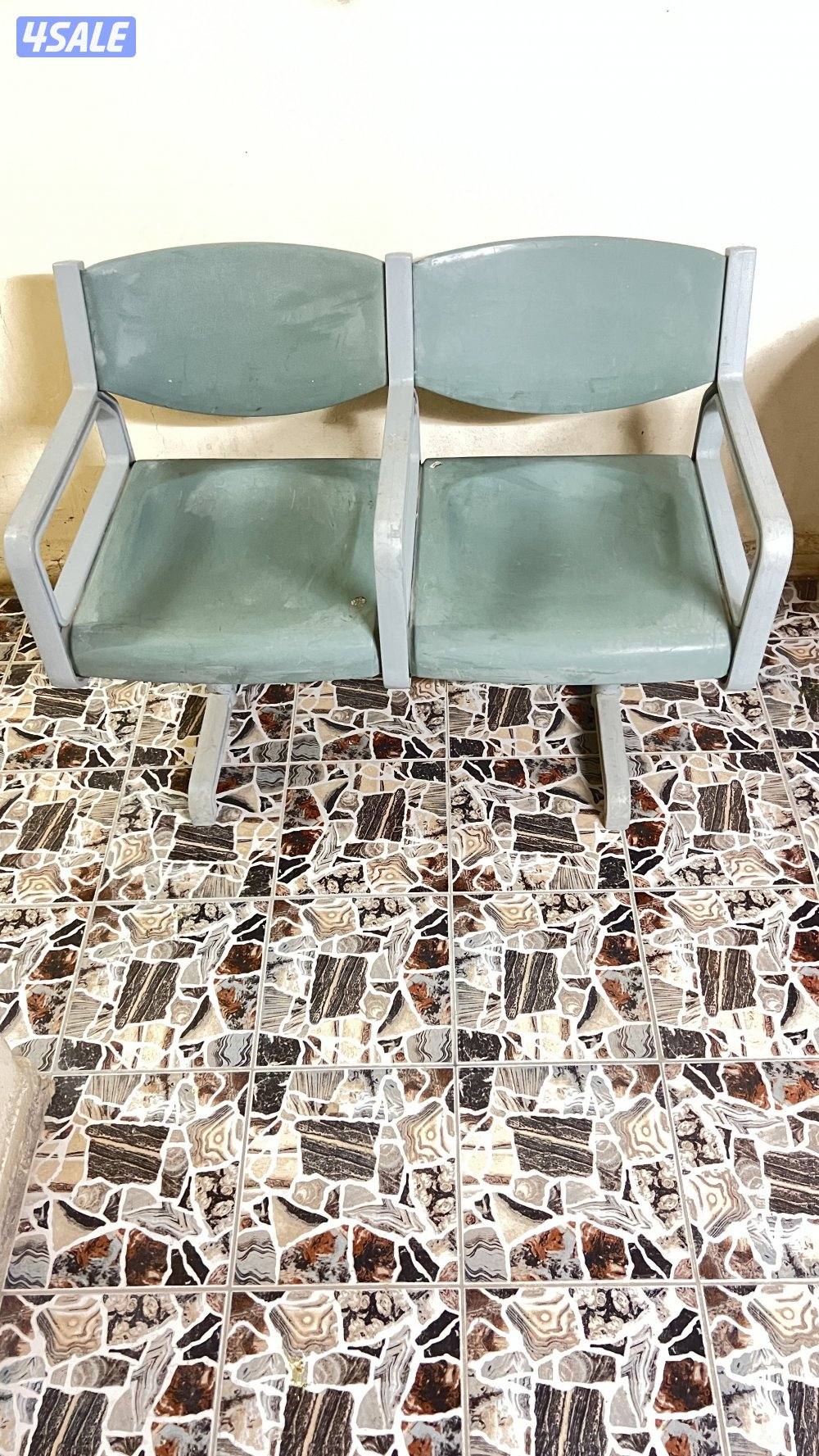 للبيع ٣ كراسي الحاله ممتازه جداً وكرسي طوالي3