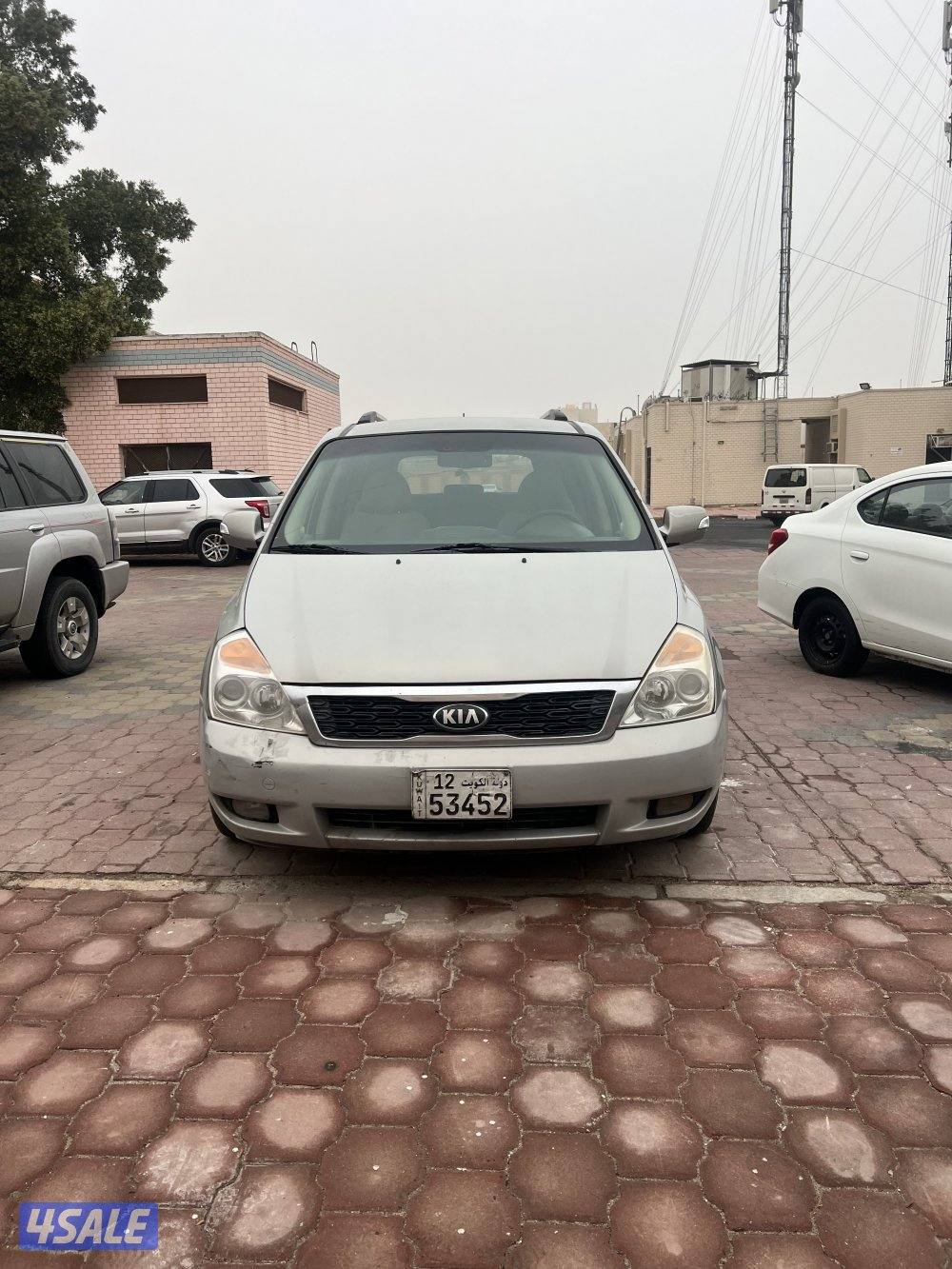 للبيع كيا كرنفال ٢٠١٤ ماشي ٢٢٦ الف السياره ب حالة ممتازه على السوم0