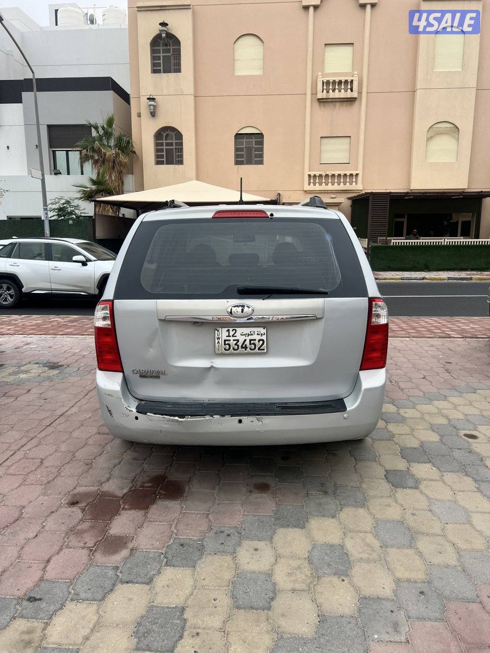 للبيع كيا كرنفال ٢٠١٤ ماشي ٢٢٦ الف السياره ب حالة ممتازه على السوم1