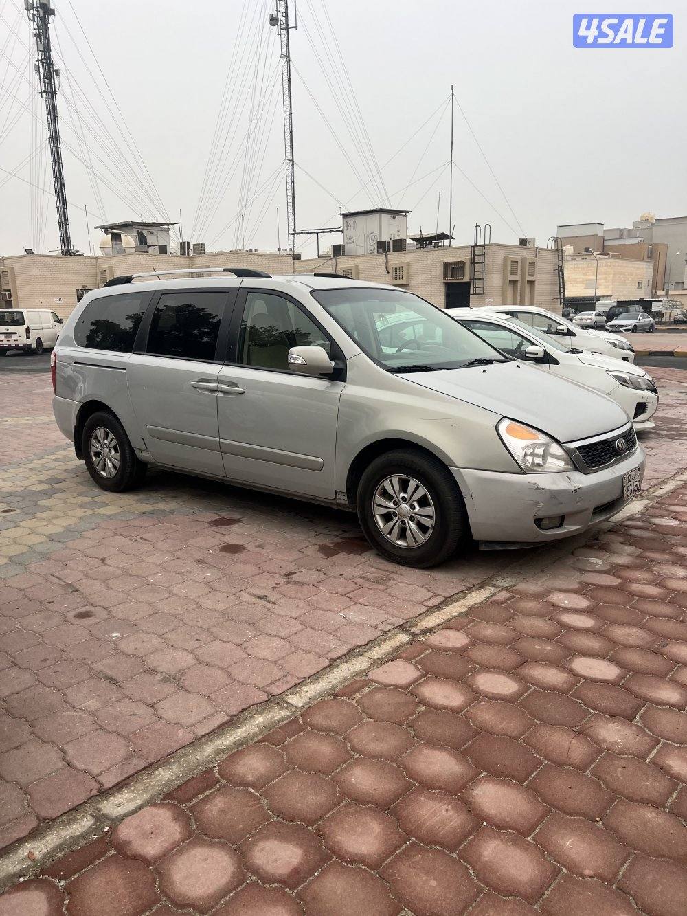 للبيع كيا كرنفال ٢٠١٤ ماشي ٢٢٦ الف السياره ب حالة ممتازه على السوم3