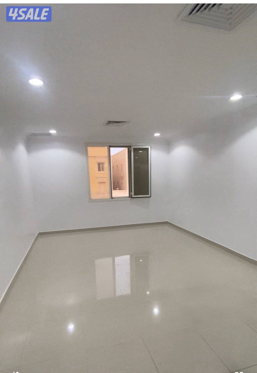 للايجار شقه بالمنقف 3 غرف وصاله معزوله ومطبخ وغرفه خ 3 حمام تشطيب ملكي0