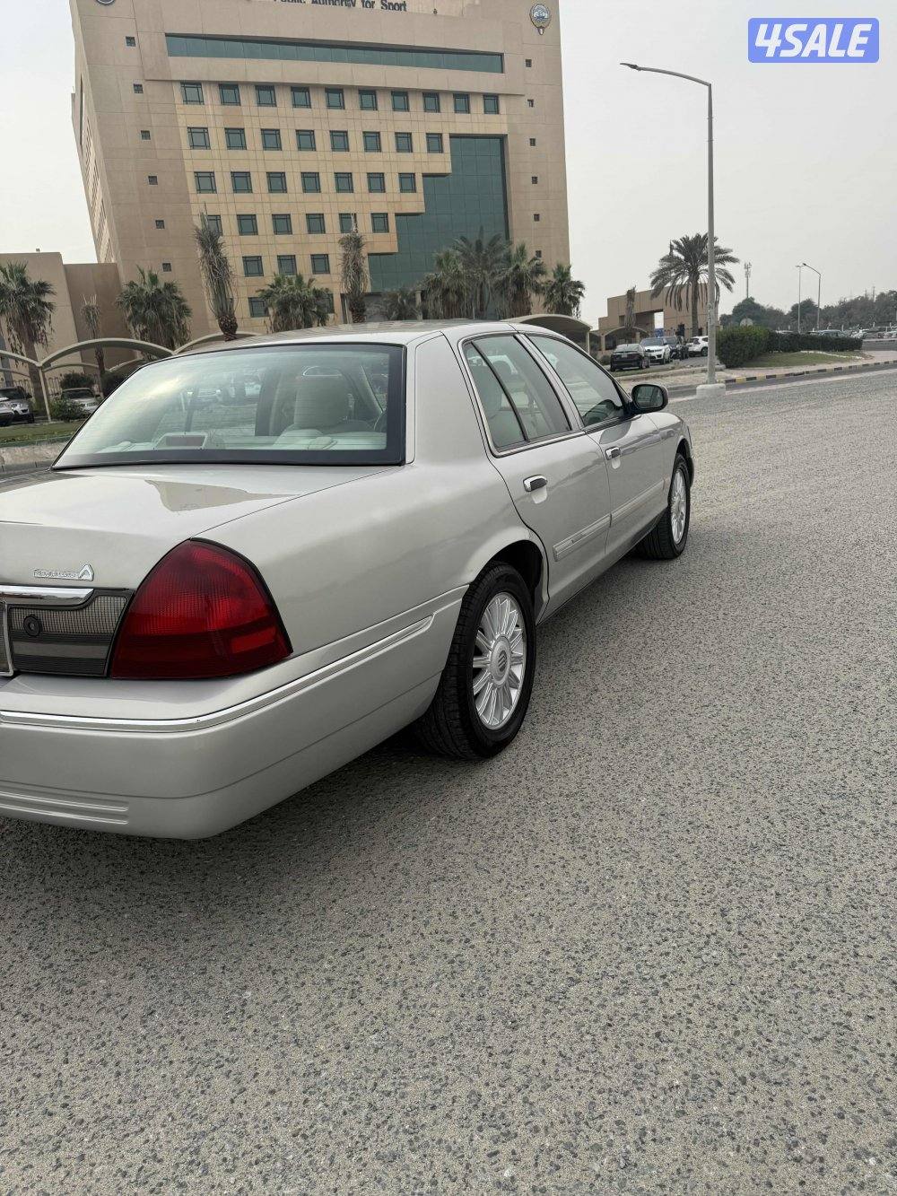 للبيع فورد موديل 2010 شرط الفحص7