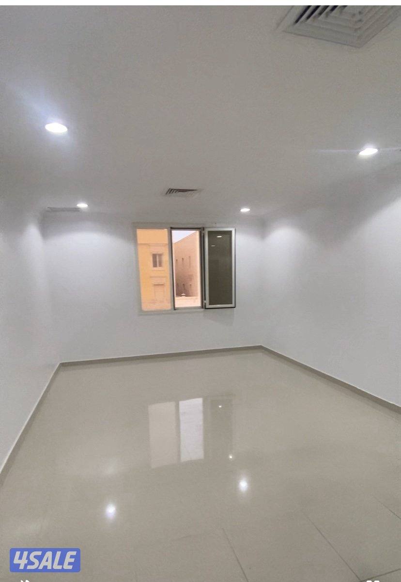 للايجار شقه بالصباحيه اول ساكن 3 غرف وصاله ومطبخ وغرفه خ 3 حمام0