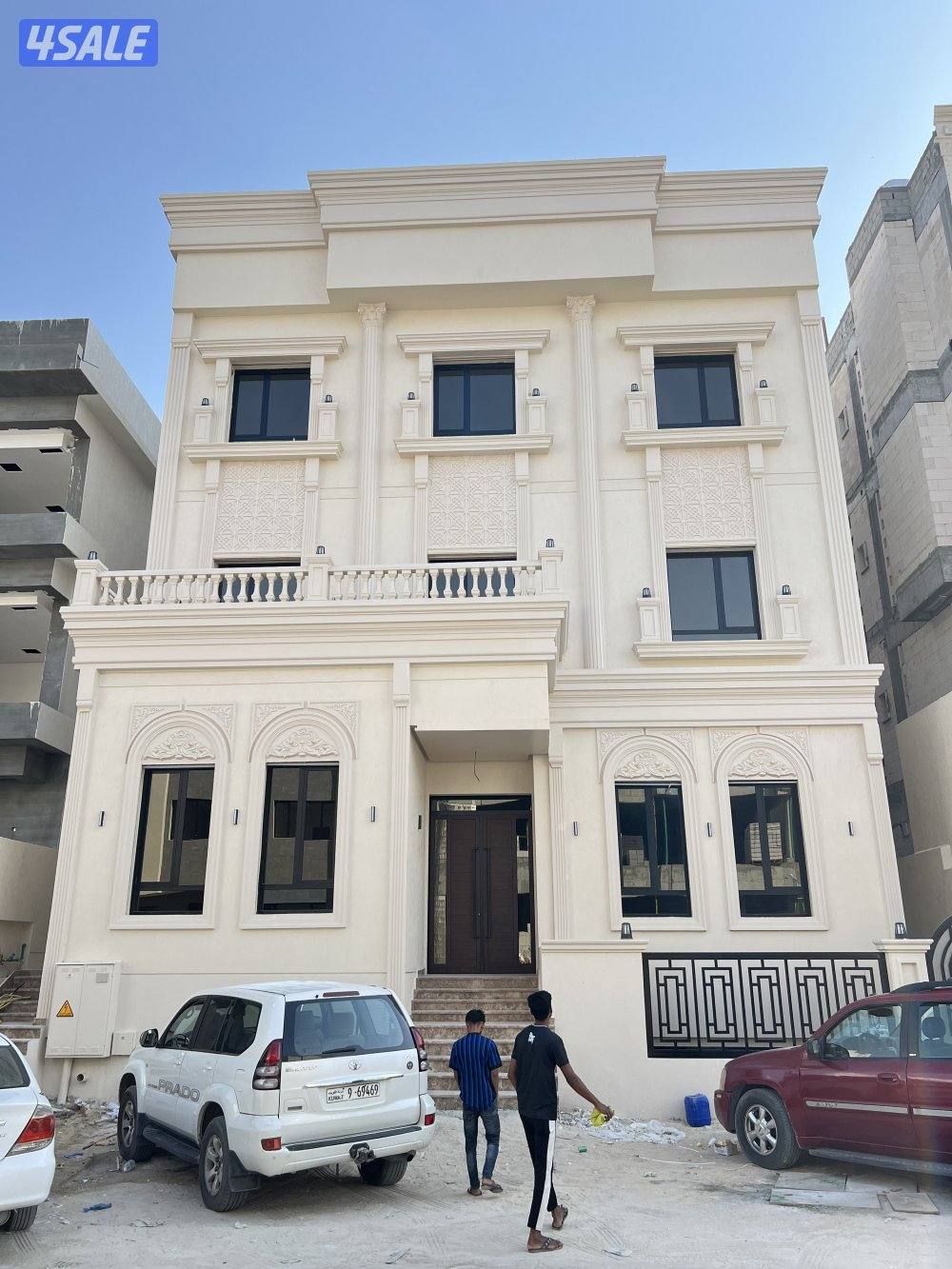 للبيع جنوب عبدالله قسيمه سد سرداب وثلاث ادوار وربع لم تسكن جاهزه للسكن0