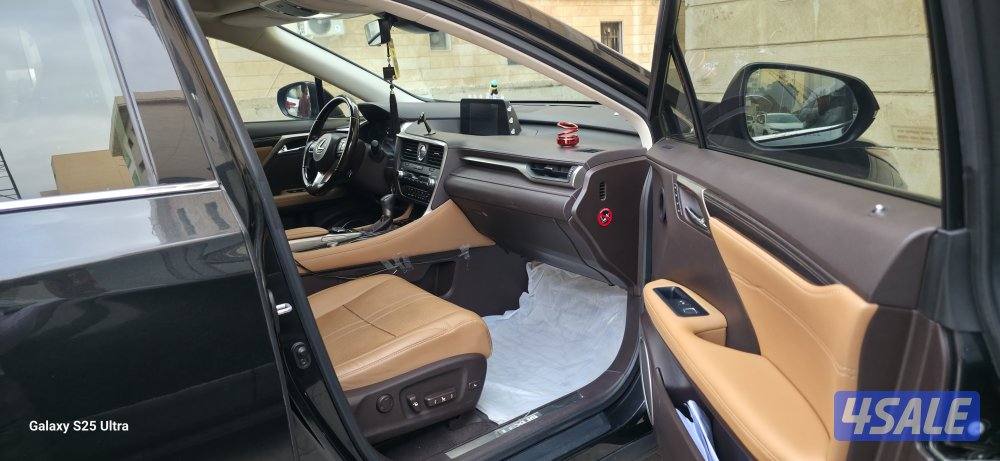 Doctor Driven, well maintained, top of the line Lexus RX 350 for sell.9