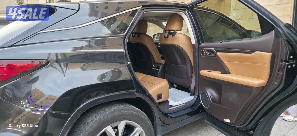 Doctor Driven, well maintained, top of the line Lexus RX 350 for sell.10