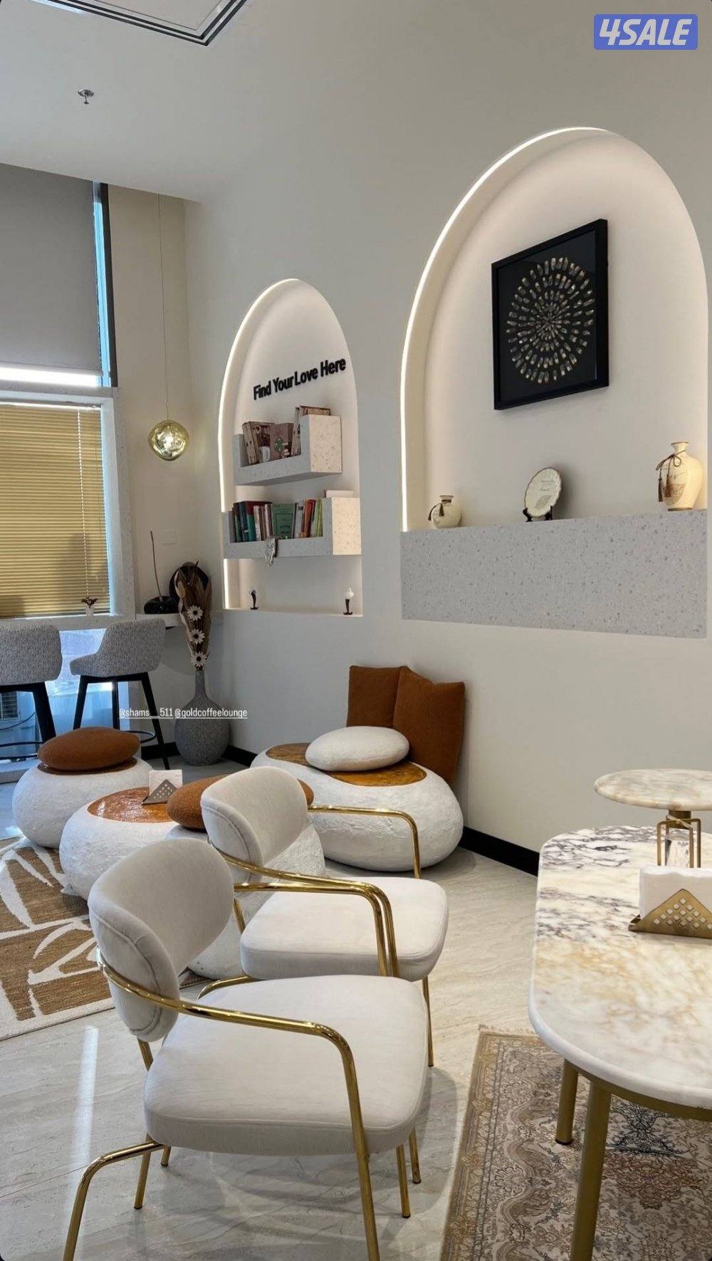 للبيع مطعم وكافية راقي جدا. المهبولة الطريق الساحلي1