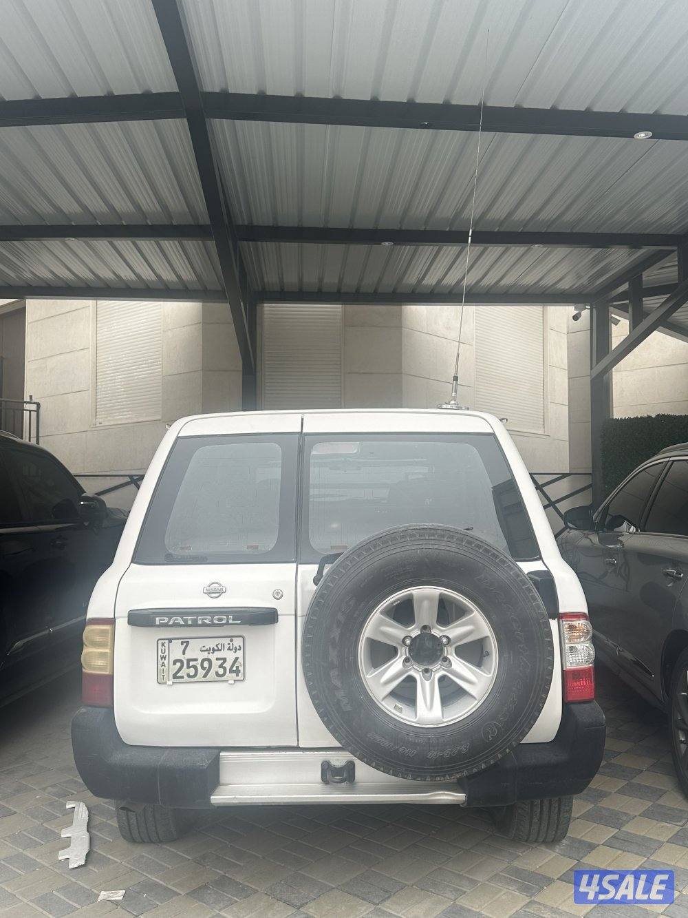 سفاري مديل ٢٠٠٠ مكينه ٤٥٠٠ الممشى ٦٠٥٢٠٠ على السوم ما اشرط ولا شي3