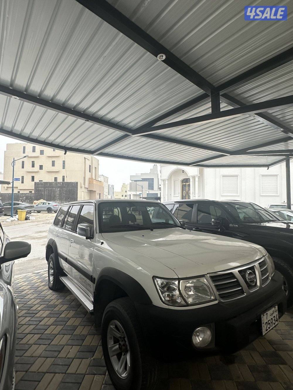 سفاري مديل ٢٠٠٠ مكينه ٤٥٠٠ الممشى ٦٠٥٢٠٠ على السوم ما اشرط ولا شي5