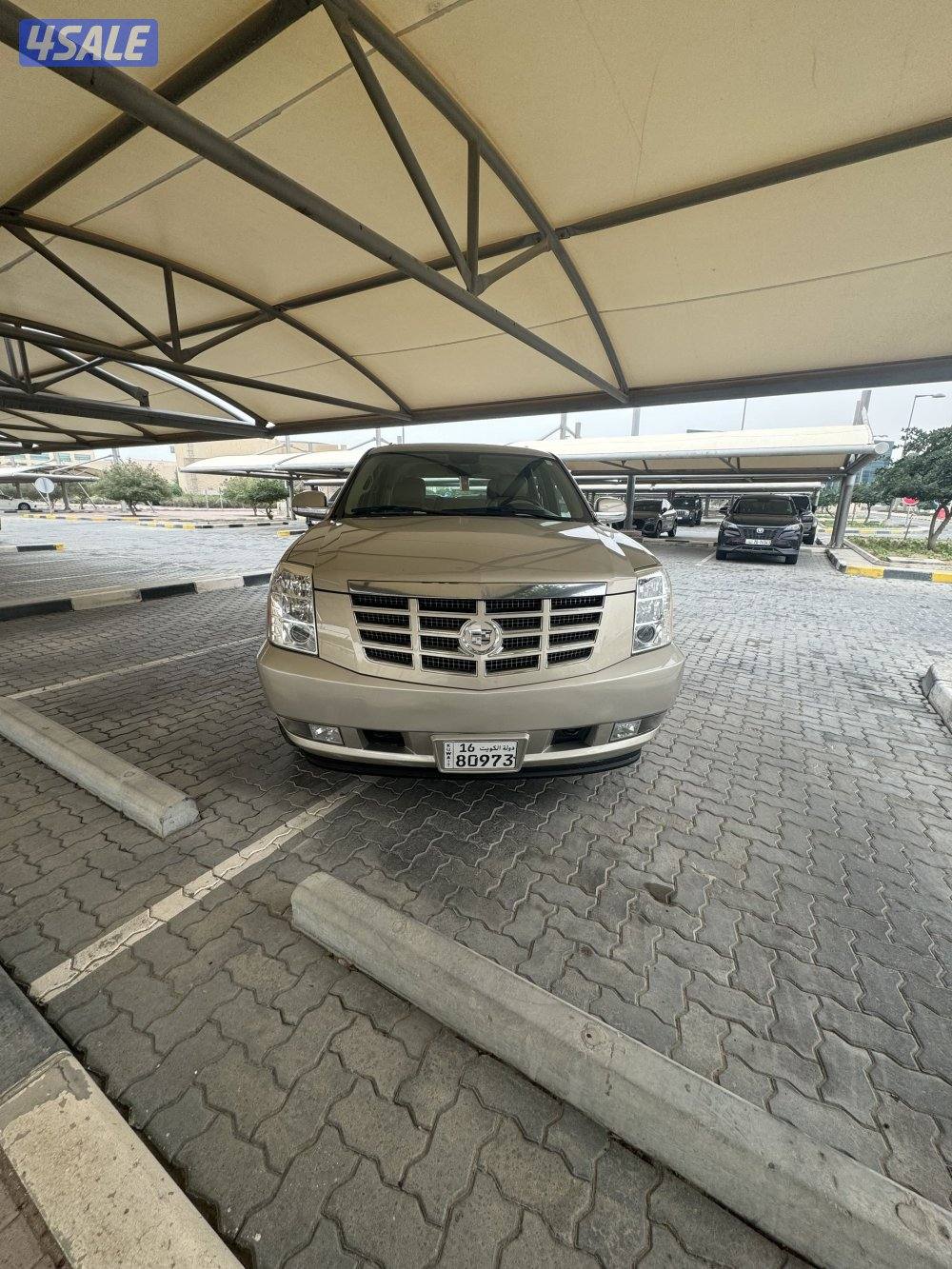 اسكاليد 2012 ذهبي مرفق ورقه الفحص اليوم فاحصه 12/95