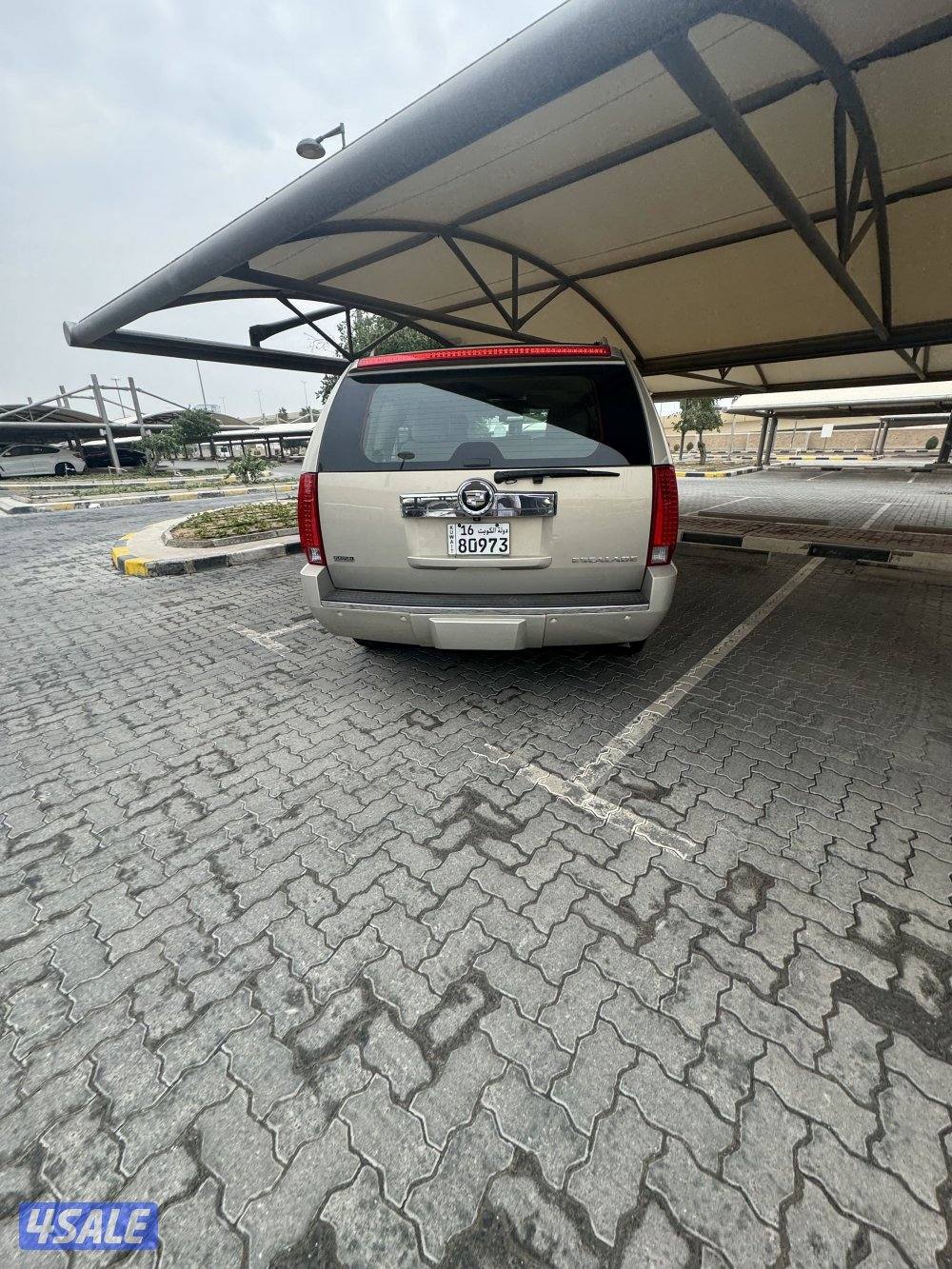 اسكاليد 2012 ذهبي مرفق ورقه الفحص اليوم فاحصه 12/96