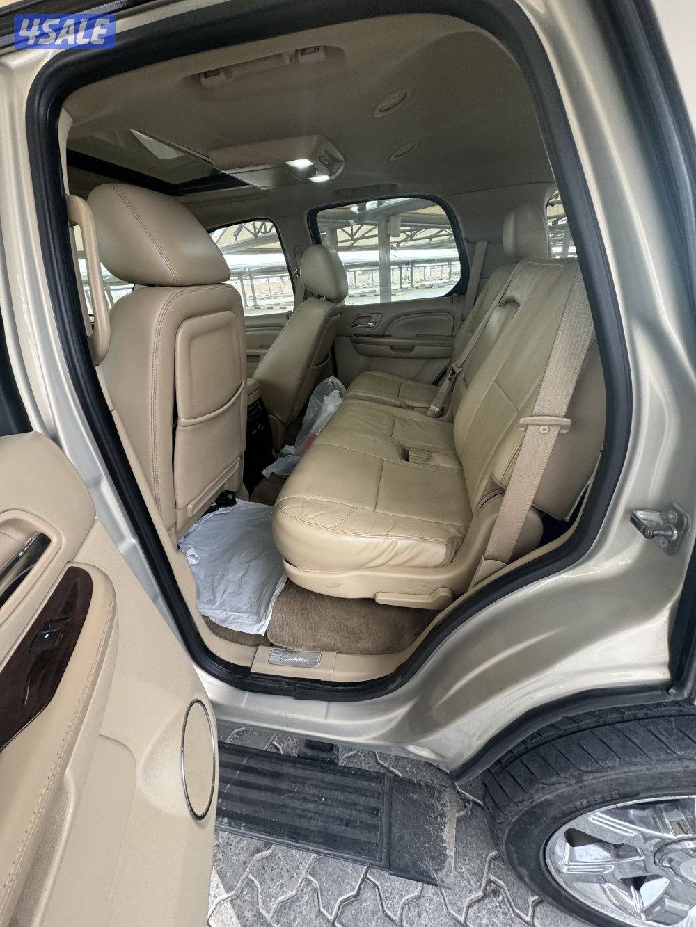 اسكاليد 2012 ذهبي مرفق ورقه الفحص اليوم فاحصه 12/910