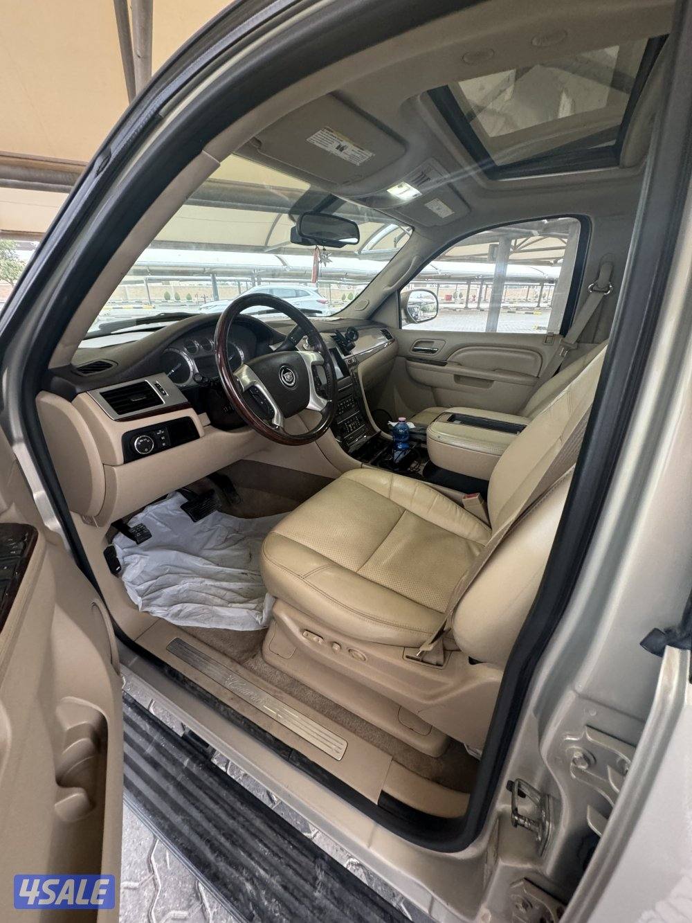 اسكاليد 2012 ذهبي مرفق ورقه الفحص اليوم فاحصه 12/911